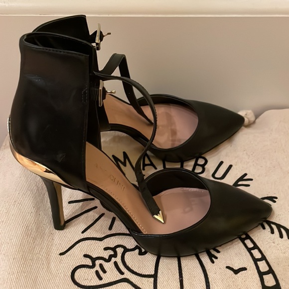 Women’s size 4, a bit over 3 inches tall - Picture 4 of 6